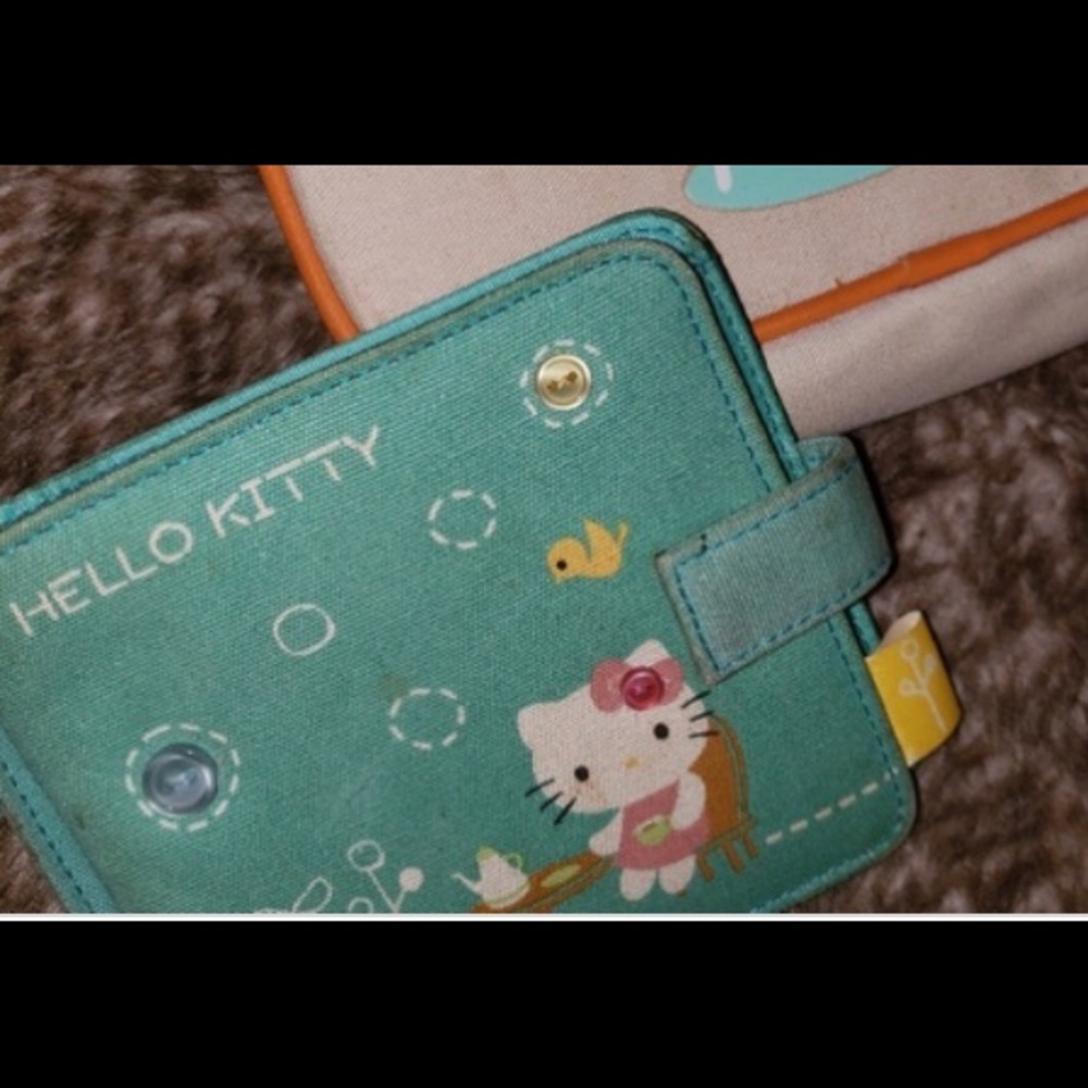 ISO Hello Kitty 2004 Green Wallet
